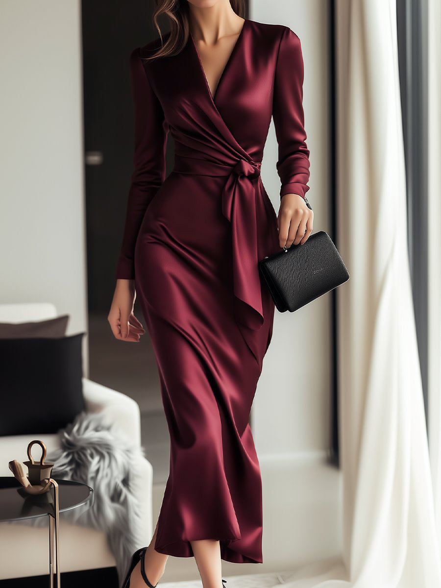 Sana™ | Abito avvolgente in satin bordeaux senza tempo con dettaglio in vita